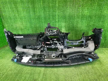 ПАНЕЛЬ НА LEXUS UX300E KMA10
