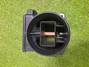 ДАТЧИК РАСХОДА ВОЗДУХА НА MITSUBISHI AIRTREK CU2W 4G63