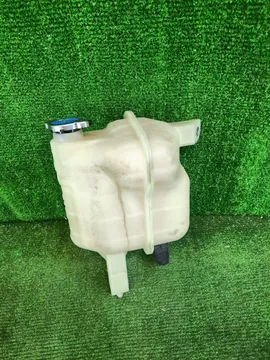 БАЧОК РАСШИРИТЕЛЬНЫЙ НА TOYOTA NOAH CR42