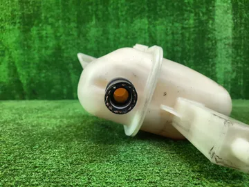 БАЧОК РАСШИРИТЕЛЬНЫЙ НА TOYOTA NOAH CR42