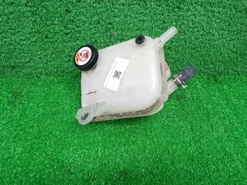 БАЧОК РАСШИРИТЕЛЬНЫЙ НА TOYOTA COROLLA ZWE211