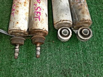 АМОРТИЗАТОР НА SUZUKI JIMNY WIDE JB33W G13B