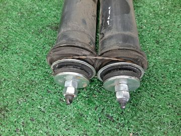 АМОРТИЗАТОР НА TOYOTA VITZ KSP130 1KR-FE