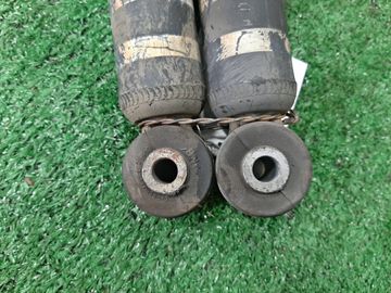 АМОРТИЗАТОР НА TOYOTA VITZ KSP130 1KR-FE