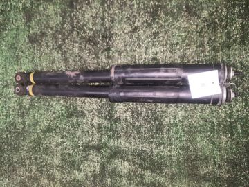 АМОРТИЗАТОР НА TOYOTA AQUA NHP10 1NZ-FXE