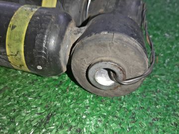 АМОРТИЗАТОР НА TOYOTA COROLLA FIELDER NKE165G 1NZ-FXE