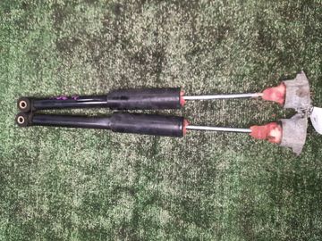 АМОРТИЗАТОР НА MAZDA DEMIO DY5W ZY-VE