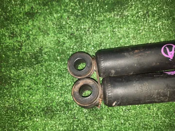 АМОРТИЗАТОР НА TOYOTA IPSUM SXM10G 3S-FE