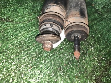 АМОРТИЗАТОР НА TOYOTA NOAH SR40G 3S-FE