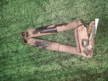 АМОРТИЗАТОР НА NISSAN ATLAS F23 TD27