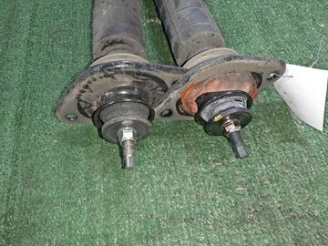 АМОРТИЗАТОР НА NISSAN SKYLINE PV35 VQ35DE