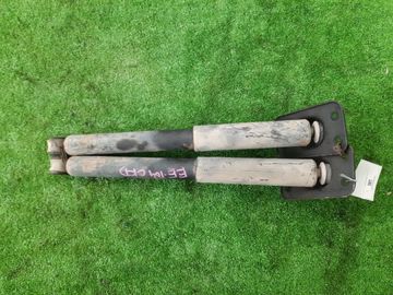 АМОРТИЗАТОР НА TOYOTA COROLLA EE104 5E-FE