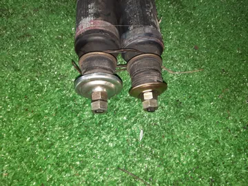 АМОРТИЗАТОР НА TOYOTA IPSUM SXM10G 3S-FE