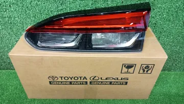 ВСТАВКА МЕЖДУ СТОПОВ НА TOYOTA COROLLA CROSS ZSG10