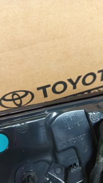 ВСТАВКА МЕЖДУ СТОПОВ НА TOYOTA COROLLA CROSS ZSG10