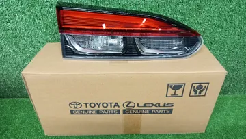 ВСТАВКА МЕЖДУ СТОПОВ НА TOYOTA COROLLA CROSS ZSG10