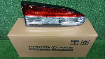 ВСТАВКА МЕЖДУ СТОПОВ НА TOYOTA COROLLA CROSS ZSG10