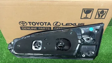 ВСТАВКА МЕЖДУ СТОПОВ НА TOYOTA COROLLA CROSS ZSG10