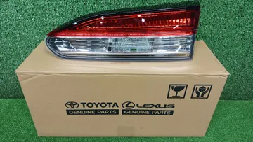 ВСТАВКА МЕЖДУ СТОПОВ НА TOYOTA COROLLA CROSS ZSG10