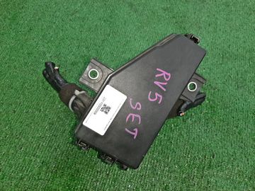 БЛОК ПРЕДОХРАНИТЕЛЕЙ НА HONDA VEZEL RV5