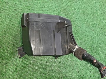 БЛОК ПРЕДОХРАНИТЕЛЕЙ НА HONDA VEZEL RV5