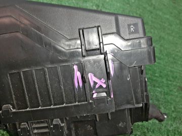 БЛОК ПРЕДОХРАНИТЕЛЕЙ НА TOYOTA YARIS MXPH10 M15A-FXE