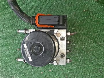 БЛОК ABS НА SUZUKI ESCUDO TDA4W J24B