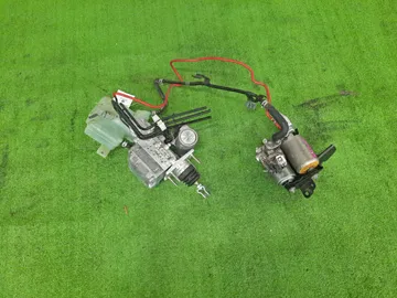 БЛОК ABS НА TOYOTA AQUA NHP10 1NZ-FXE