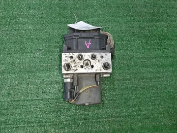 БЛОК ABS НА TOYOTA AVENSIS AZT251 2AZ-FSE