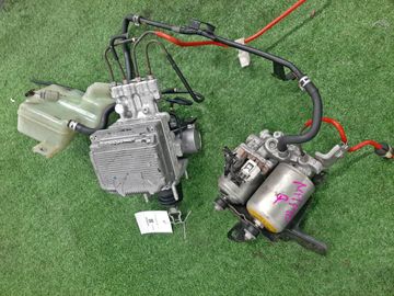 БЛОК ABS НА TOYOTA AQUA NHP10 1NZ-FXE