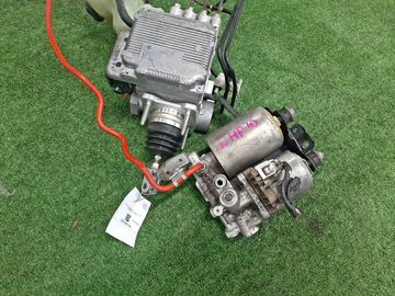 БЛОК ABS НА TOYOTA AQUA NHP10 1NZ-FXE