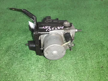 БЛОК ABS НА TOYOTA AVENSIS AZT251 2AZ-FSE