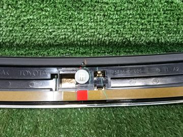 МОЛДИНГ КАПОТА НА TOYOTA HILUX GUN125