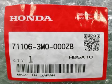 ЗАГЛУШКА БУКСИРНОГО КРЮКА 71106-3M0-000ZB 561Y0000016 НА HONDA VEZEL RV6