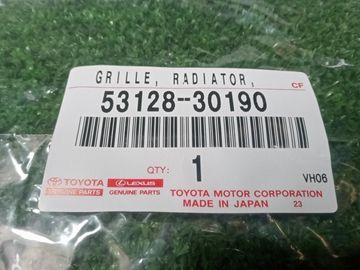 ЗАГЛУШКА РЕШЕТКИ НА TOYOTA CROWN AZSH36W