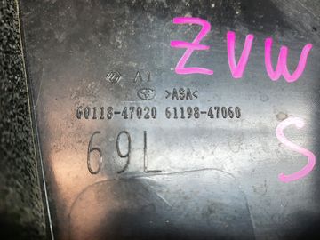 НАКЛАДКА НА КРЫЛО НА TOYOTA PRIUS ZVW50