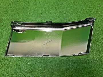 МОЛДИНГ РЕШЕТКИ РАДИАТОРА НА TOYOTA NOAH ZWR80G
