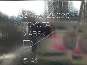 МОЛДИНГ РЕШЕТКИ РАДИАТОРА НА TOYOTA NOAH ZWR80G
