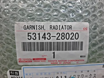 МОЛДИНГ РЕШЕТКИ РАДИАТОРА НА TOYOTA NOAH ZWR80G