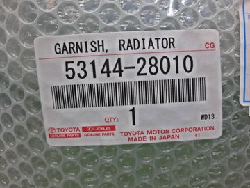 МОЛДИНГ РЕШЕТКИ РАДИАТОРА НА TOYOTA NOAH ZWR80G