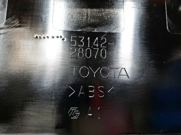 МОЛДИНГ РЕШЕТКИ РАДИАТОРА НА TOYOTA NOAH ZWR80G
