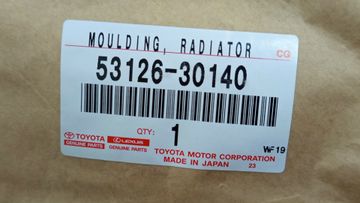 МОЛДИНГ РЕШЕТКИ РАДИАТОРА НА TOYOTA CROWN AWS210