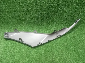 МОЛДИНГ НА БАМПЕР НА TOYOTA COROLLA CROSS ZSG10