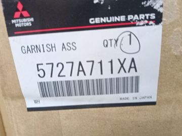 НАКЛАДКА НА ДВЕРЬ НА MITSUBISHI ECLIPSE CROSS GK1W