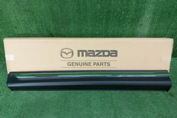 НАКЛАДКА НА ДВЕРЬ НА MAZDA CX-8 KG2P
