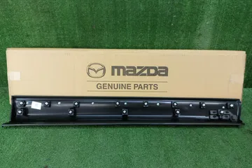 НАКЛАДКА НА ДВЕРЬ НА MAZDA CX-8 KG2P