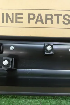 НАКЛАДКА НА ДВЕРЬ НА MAZDA CX-8 KG2P