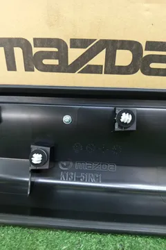 НАКЛАДКА НА ДВЕРЬ НА MAZDA CX-8 KG2P