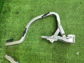 ПЕТЛЯ КРЫШКИ БАГАЖНИКА НА TOYOTA AXIO NKE165