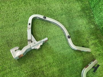 ПЕТЛЯ КРЫШКИ БАГАЖНИКА НА TOYOTA AXIO NKE165
